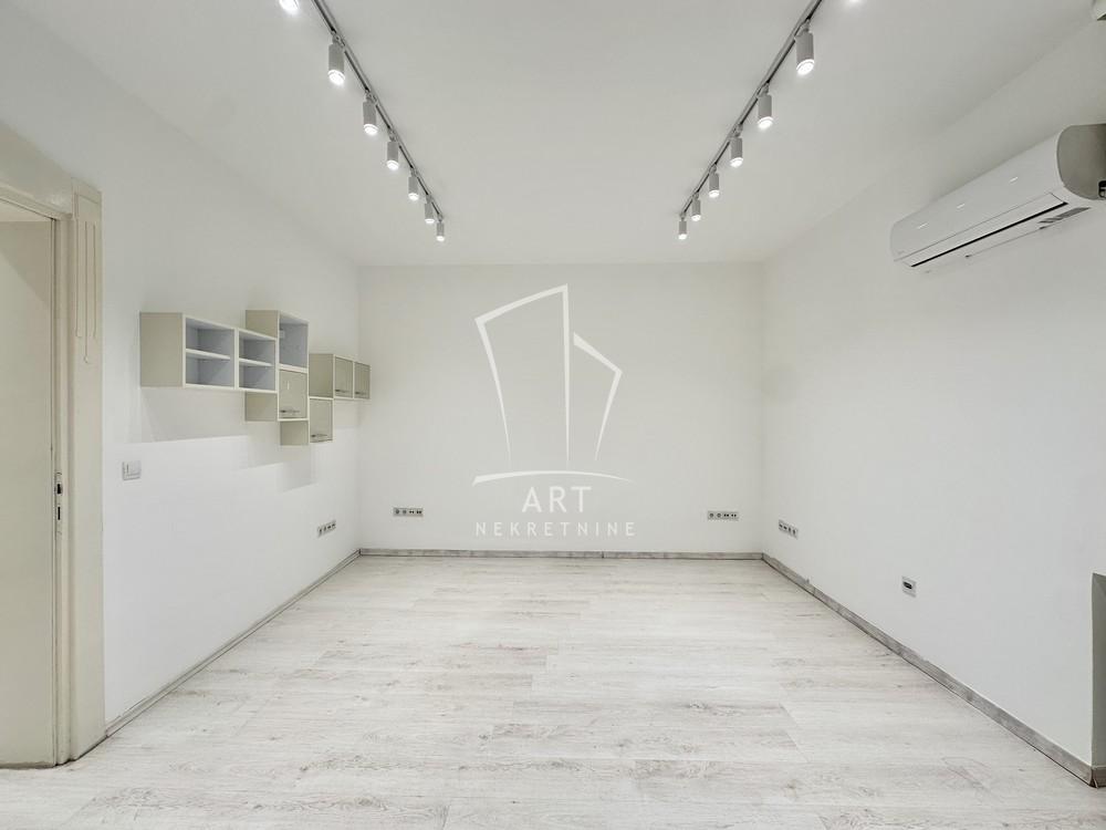 Stan na prodaju u Beogradu, Vračar, cetvorosoban, 81m2, cena 390000 evra