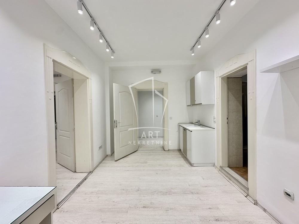 Stan na prodaju u Beogradu, Vračar, cetvorosoban, 81m2, cena 390000 evra