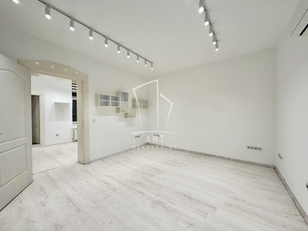 Stan na prodaju u Beogradu, Vračar, cetvorosoban, 81m2, cena 390000 evra