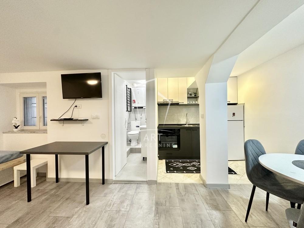 Stan na prodaju u Beogradu, Zemun, jednoiposoban, 33m2, cena 96000 evra