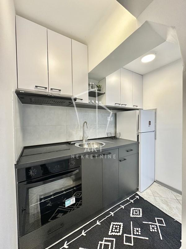 Stan na prodaju u Beogradu, Zemun, jednoiposoban, 33m2, cena 96000 evra