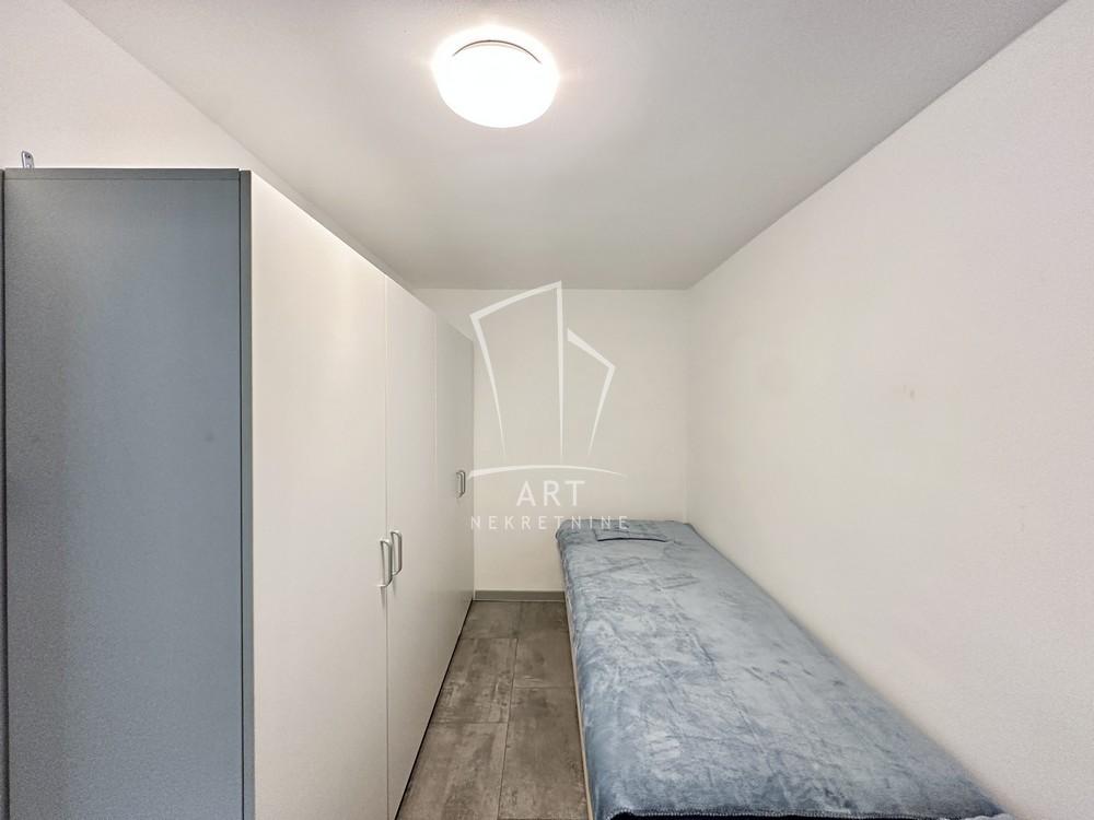 Stan na prodaju u Beogradu, Zemun, jednoiposoban, 33m2, cena 96000 evra