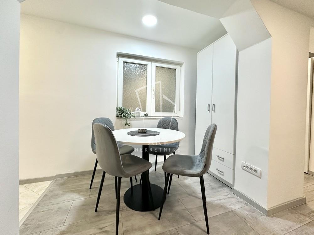 Stan na prodaju u Beogradu, Zemun, jednoiposoban, 33m2, cena 96000 evra