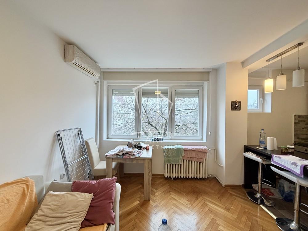 Stan na prodaju u Beogradu, Novi Beograd blok 11C (Stari Merkator), dvosoban, 42m2, cena 183500 evra