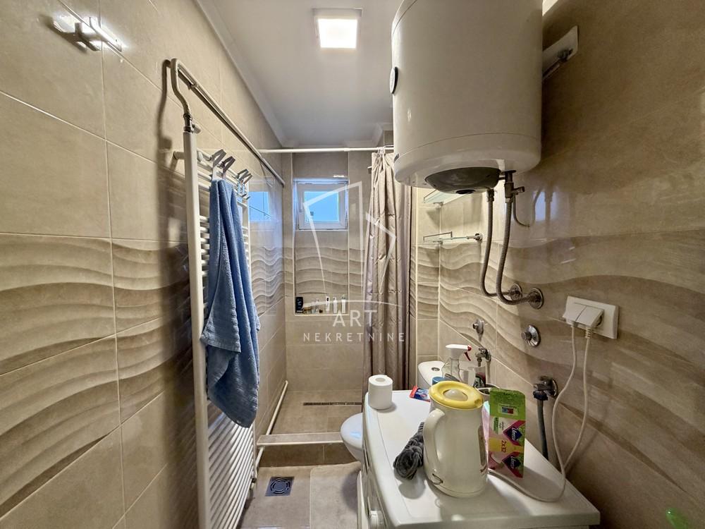 Stan na prodaju u Beogradu, Novi Beograd blok 11C (Stari Merkator), dvosoban, 42m2, cena 183500 evra