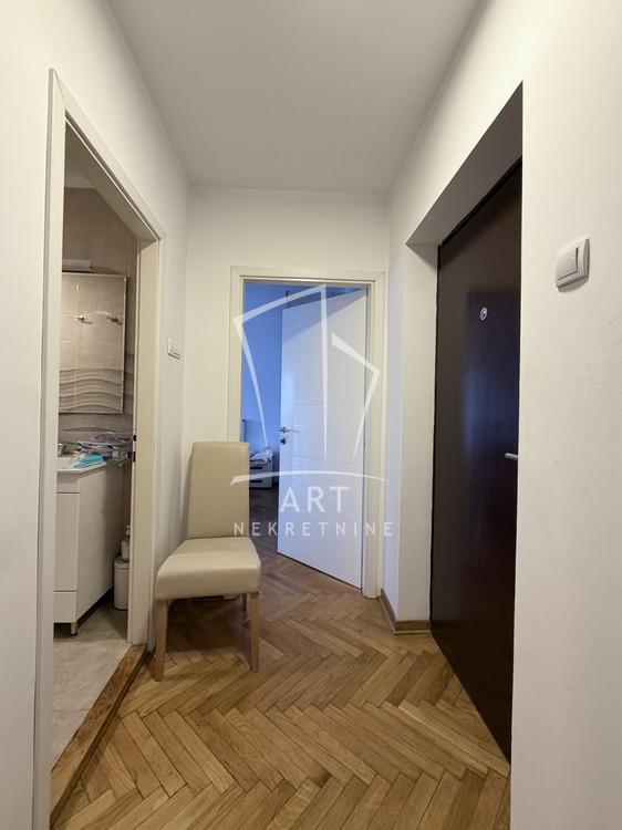 Stan na prodaju u Beogradu, Novi Beograd blok 11C (Stari Merkator), dvosoban, 42m2, cena 183500 evra