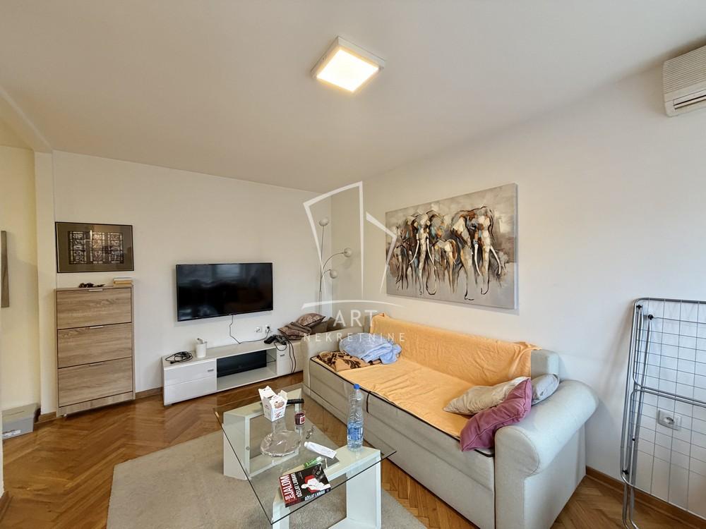 Stan na prodaju u Beogradu, Novi Beograd blok 11C (Stari Merkator), dvosoban, 42m2, cena 183500 evra