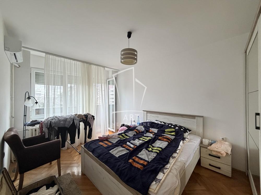 Stan na prodaju u Beogradu, Novi Beograd blok 11C (Stari Merkator), dvosoban, 42m2, cena 183500 evra