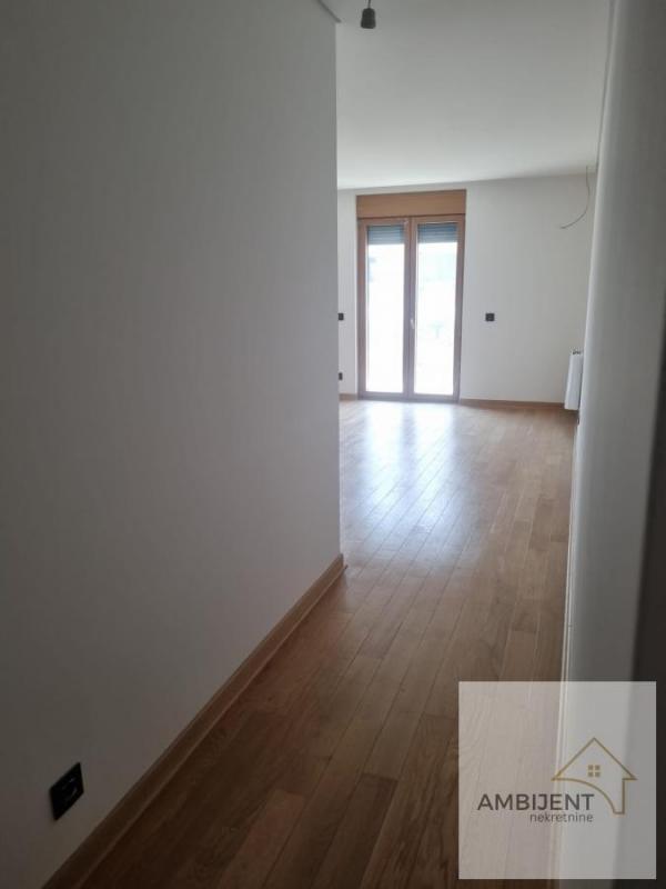 Stan na prodaju u Beogradu, Čubura, 261m2, cena 1305000 evra