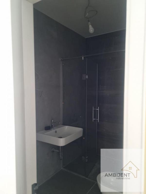 Stan na prodaju u Beogradu, Čubura, 261m2, cena 1305000 evra