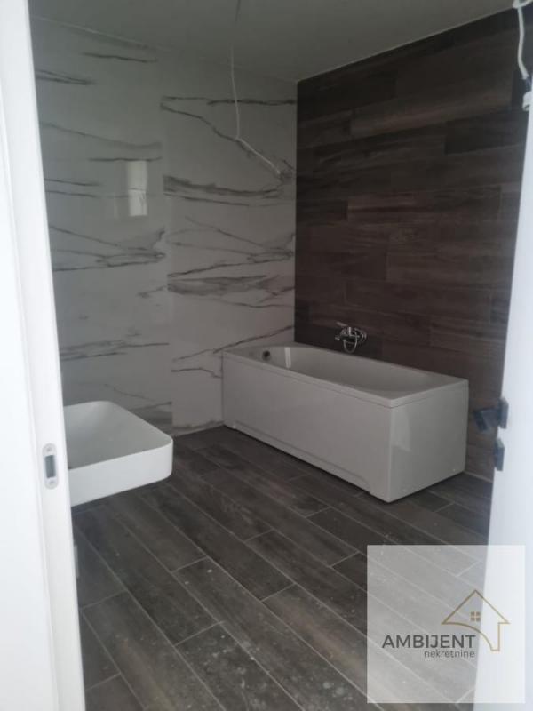 Stan na prodaju u Beogradu, Čubura, 261m2, cena 1305000 evra