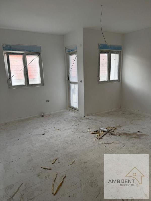 Stan na prodaju u Beogradu, Batajnica, trosoban, 61m2, cena 110000 evra