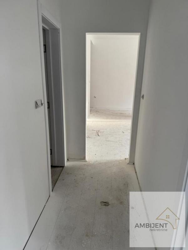 Stan na prodaju u Beogradu, Batajnica, trosoban, 61m2, cena 110000 evra