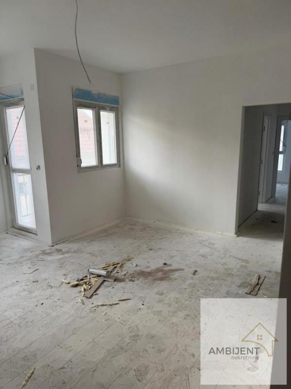 Stan na prodaju u Beogradu, Batajnica, trosoban, 61m2, cena 110000 evra