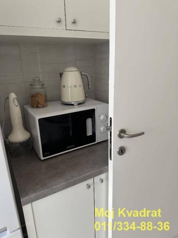 Stan na prodaju u Beogradu, Novi Beograd blok 37, dvoiposoban, 68m2, cena 237000 evra