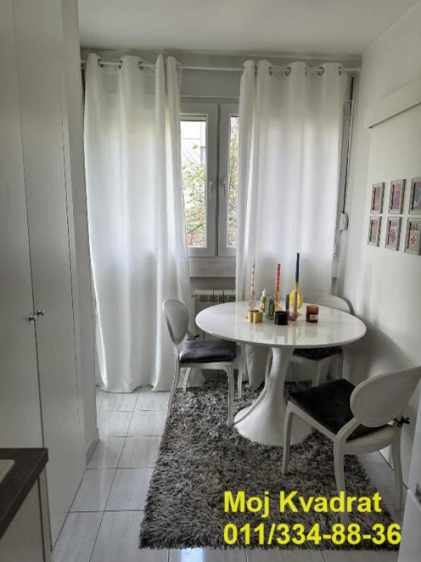 Stan na prodaju u Beogradu, Novi Beograd blok 37, dvoiposoban, 68m2, cena 237000 evra