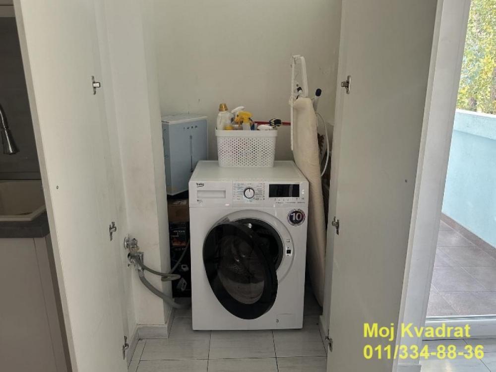 Stan na prodaju u Beogradu, Novi Beograd blok 37, dvoiposoban, 68m2, cena 237000 evra