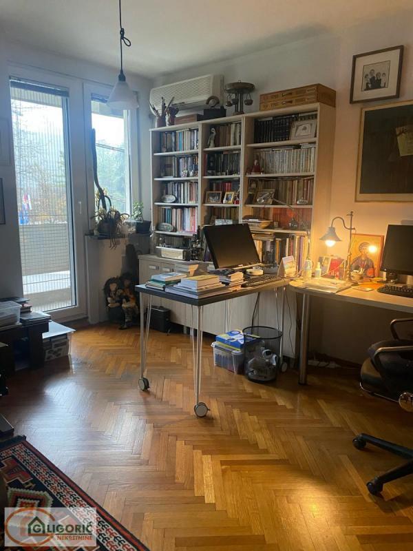 Stan na prodaju u Beogradu, Novi Beograd blok 21 (10. gimnazija), cetvorosoban, 99m2, cena 396000 evra