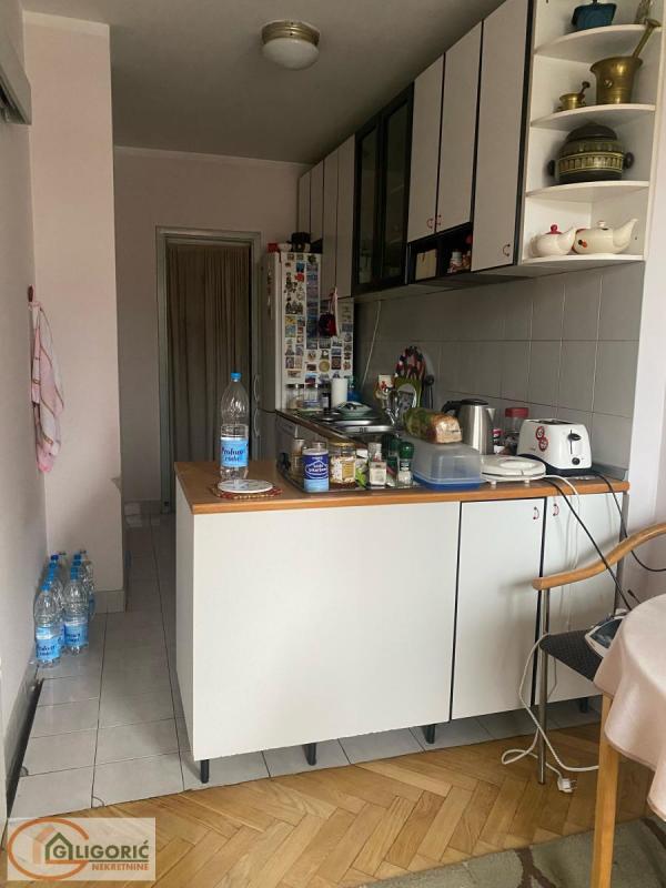 Stan na prodaju u Beogradu, Novi Beograd blok 21 (10. gimnazija), cetvorosoban, 99m2, cena 396000 evra