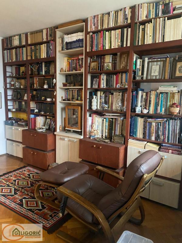 Stan na prodaju u Beogradu, Novi Beograd blok 21 (10. gimnazija), cetvorosoban, 99m2, cena 396000 evra