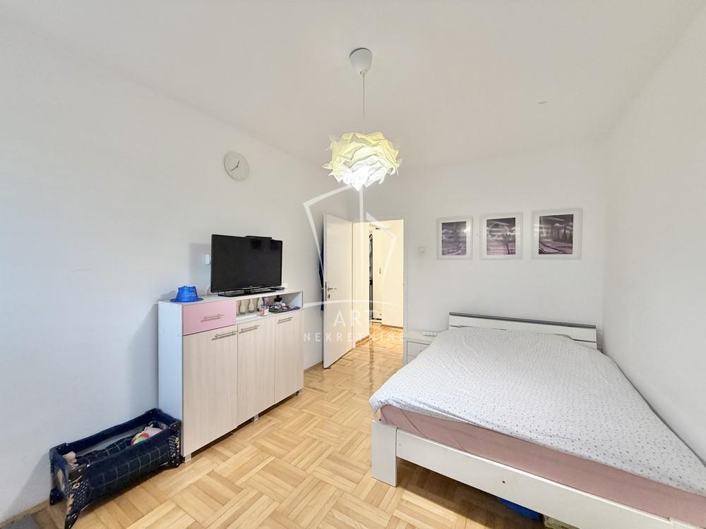 Stan na prodaju u Beogradu, Mirijevo, trosoban, 80m2, cena 225000 evra