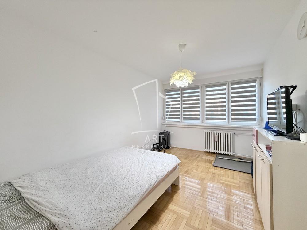 Stan na prodaju u Beogradu, Mirijevo, trosoban, 80m2, cena 225000 evra