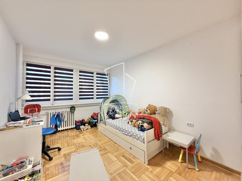 Stan na prodaju u Beogradu, Mirijevo, trosoban, 80m2, cena 225000 evra