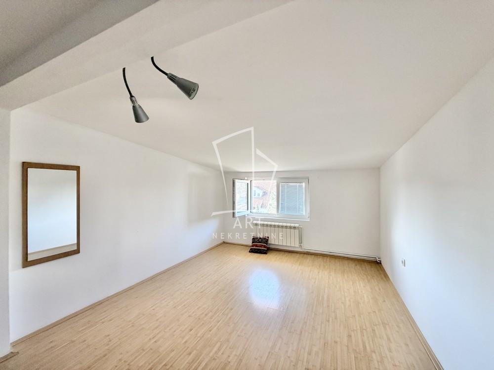 Stan na prodaju u Beogradu, Čukarica, 124m2, cena 190000 evra