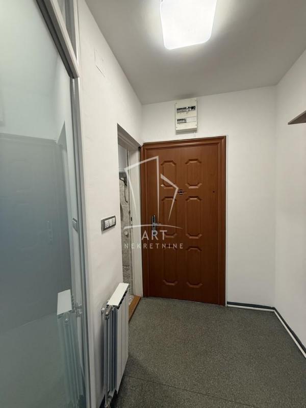 Stan na prodaju u Beogradu, Čukarica, jednoiposoban, 40m2, cena 132000 evra