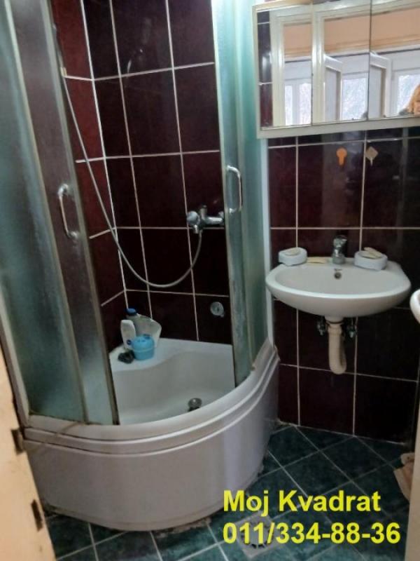 Stan na prodaju u Beogradu, Karaburma, trosoban, 66m2, cena 150000 evra