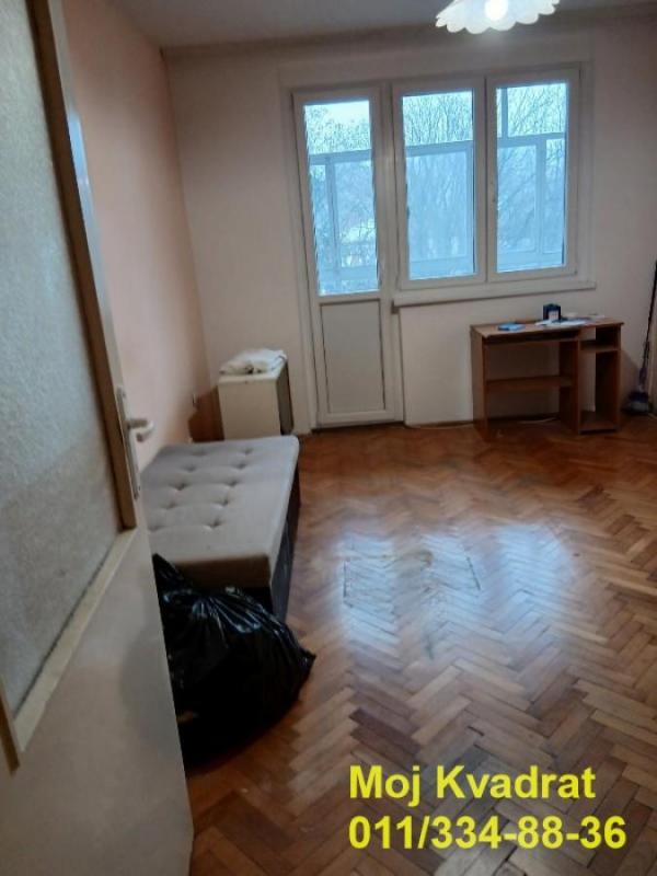 Stan na prodaju u Beogradu, Karaburma, trosoban, 66m2, cena 150000 evra