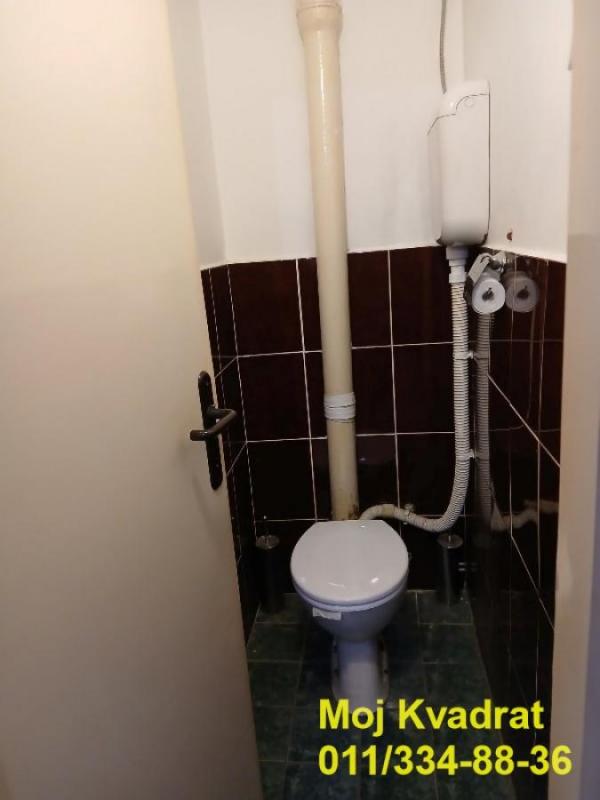 Stan na prodaju u Beogradu, Karaburma, trosoban, 66m2, cena 150000 evra