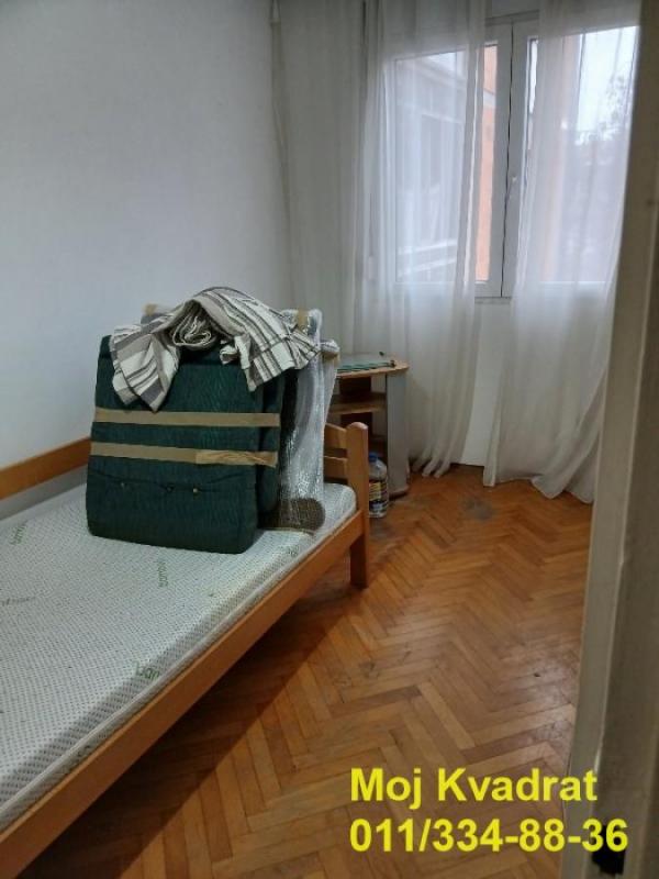 Stan na prodaju u Beogradu, Karaburma, trosoban, 66m2, cena 150000 evra