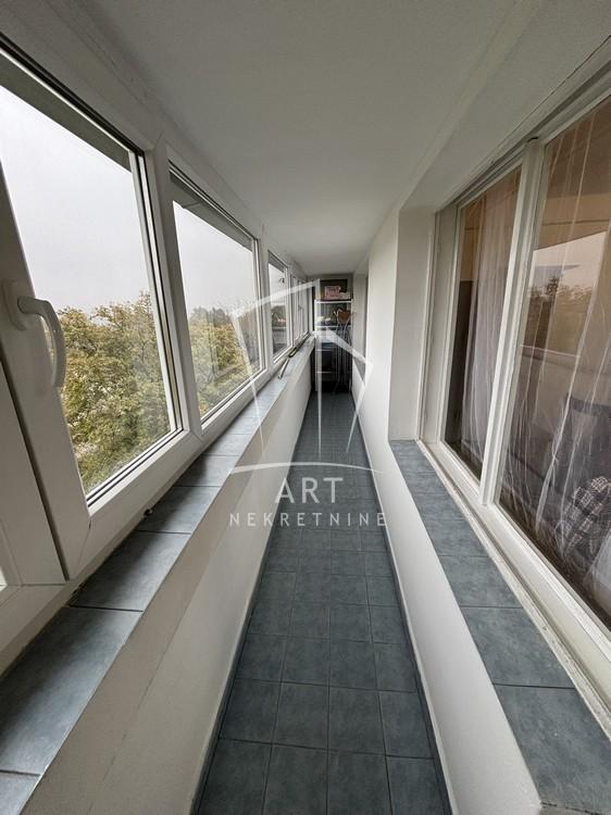 Stan na prodaju u Beogradu, Dedinje, trosoban, 77m2, cena 213000 evra