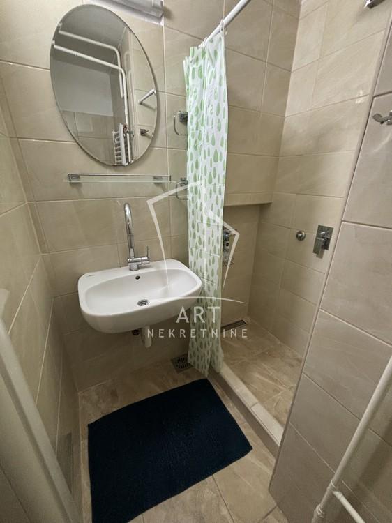 Stan na prodaju u Beogradu, Dedinje, trosoban, 77m2, cena 213000 evra