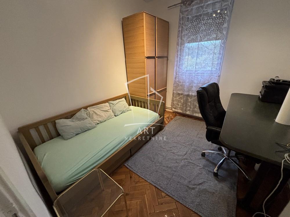 Stan na prodaju u Beogradu, Dedinje, trosoban, 77m2, cena 213000 evra