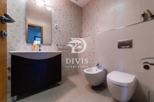 Stan na prodaju u Beogradu, Novi Beograd,Novi Beograd blok 19 (Sava centar), 195m2, cena 960000 evra