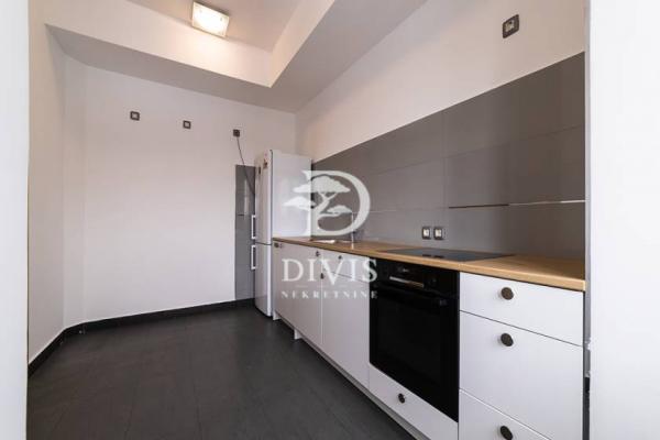 Stan na prodaju u Beogradu, Novi Beograd,Novi Beograd blok 19 (Sava centar), 195m2, cena 960000 evra