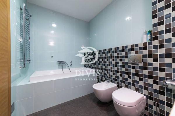 Stan na prodaju u Beogradu, Novi Beograd,Novi Beograd blok 19 (Sava centar), 195m2, cena 960000 evra