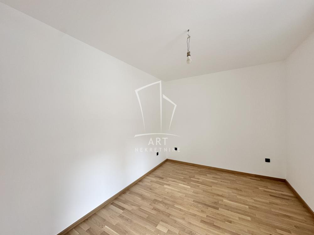 Stan na prodaju u Beogradu, Vojvode Stepe, trosoban, 71m2, cena 245000 evra