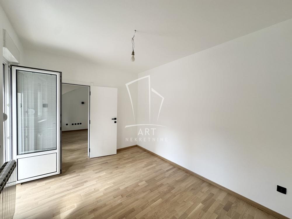 Stan na prodaju u Beogradu, Vojvode Stepe, trosoban, 71m2, cena 245000 evra