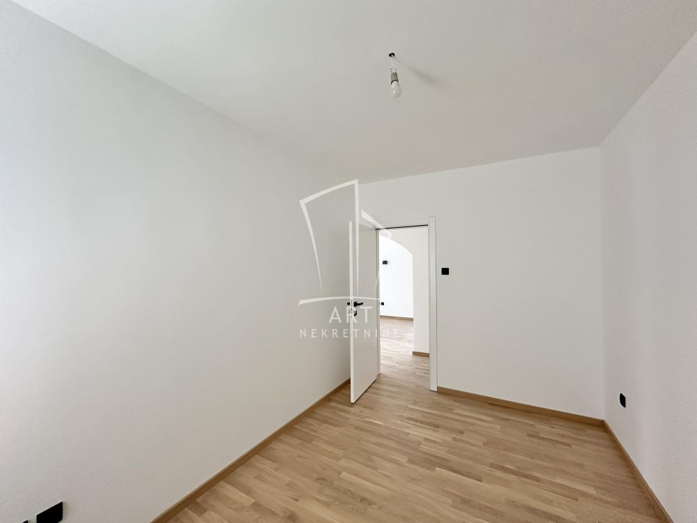 Stan na prodaju u Beogradu, Vojvode Stepe, trosoban, 71m2, cena 245000 evra