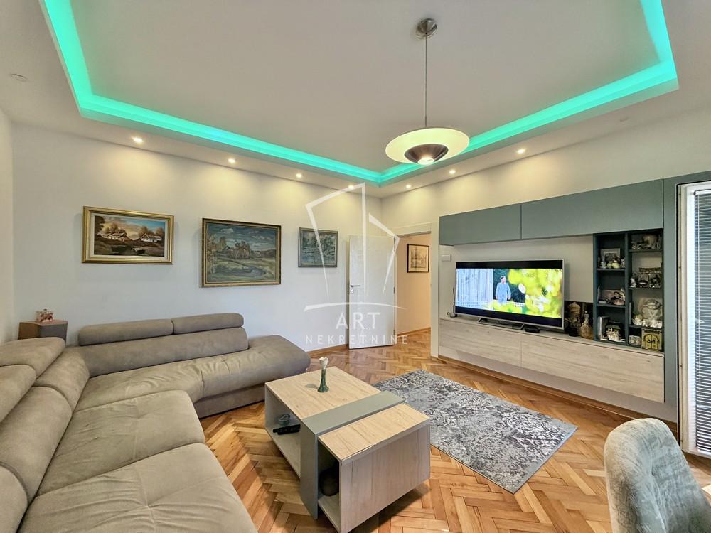 Stan na prodaju u Beogradu, Senjak, trosoban, 73m2, cena 299000 evra