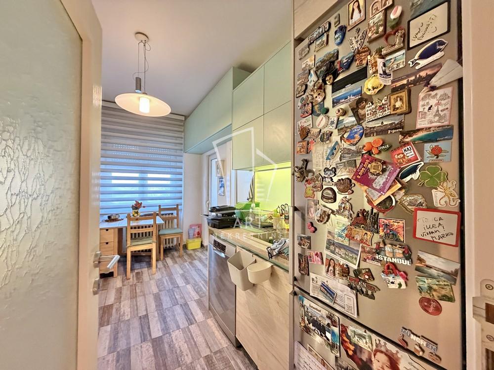 Stan na prodaju u Beogradu, Senjak, trosoban, 73m2, cena 299000 evra