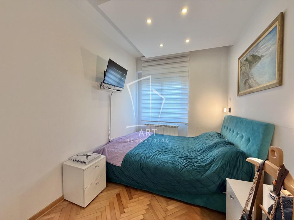 Stan na prodaju u Beogradu, Senjak, trosoban, 73m2, cena 299000 evra