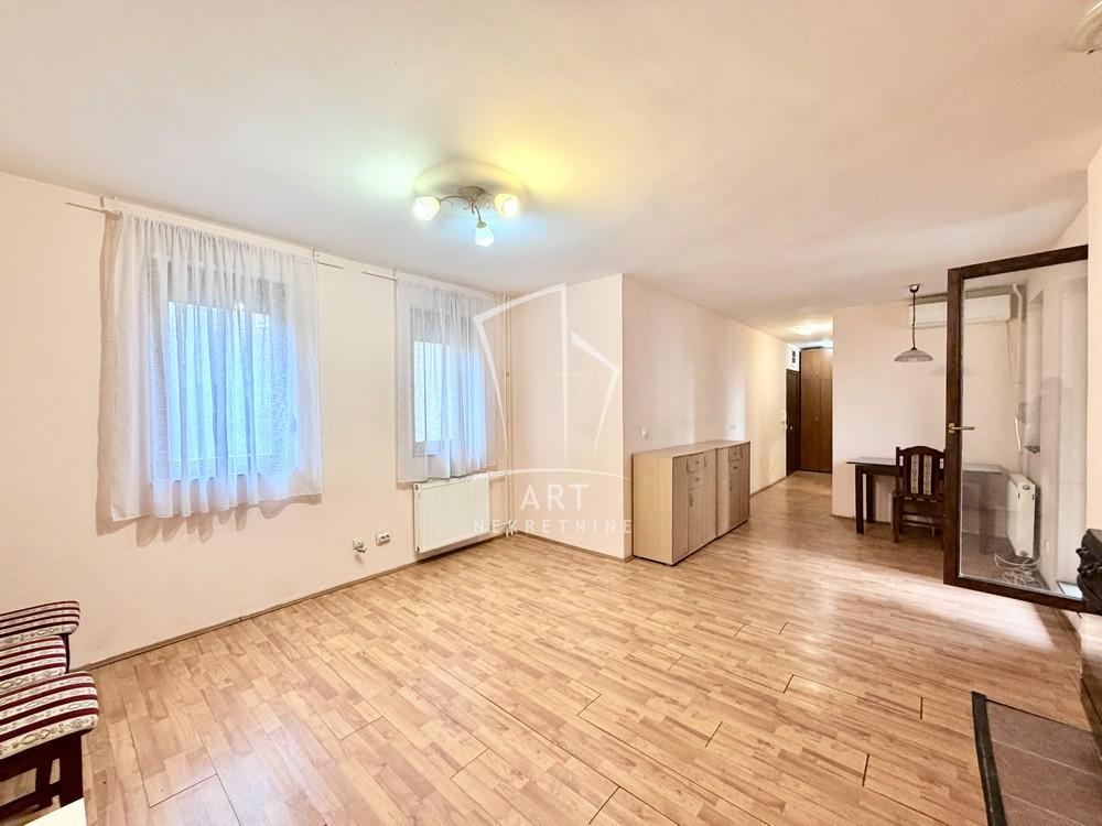 Stan na prodaju u Beogradu, Borča, jednoiposoban, 45m2, cena 90000 evra