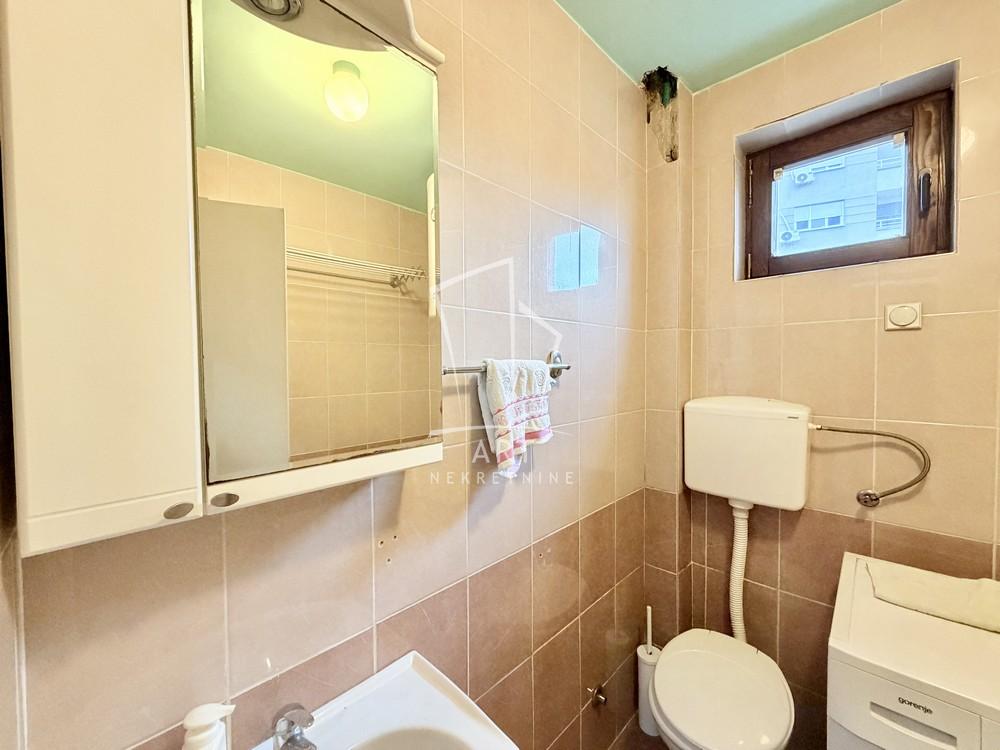 Stan na prodaju u Beogradu, Borča, jednoiposoban, 45m2, cena 90000 evra