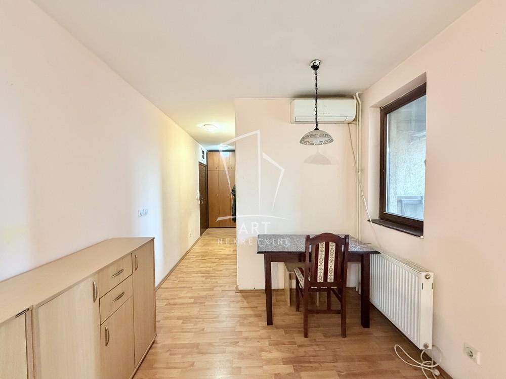 Stan na prodaju u Beogradu, Borča, jednoiposoban, 45m2, cena 90000 evra