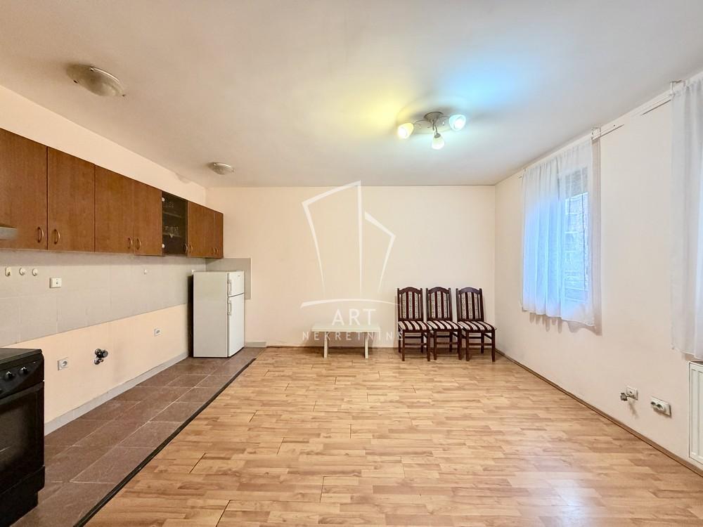 Stan na prodaju u Beogradu, Borča, jednoiposoban, 45m2, cena 90000 evra