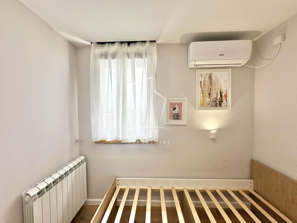 Stan na prodaju u Beogradu, Zvezdara, trosoban, 68m2, cena 265000 evra